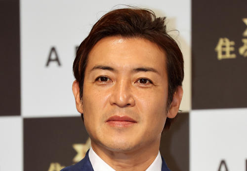 つるの剛士、ウクレレを弾く姿に「なぜか高木ブーさんを思い出しました」「秒で夏が来た」