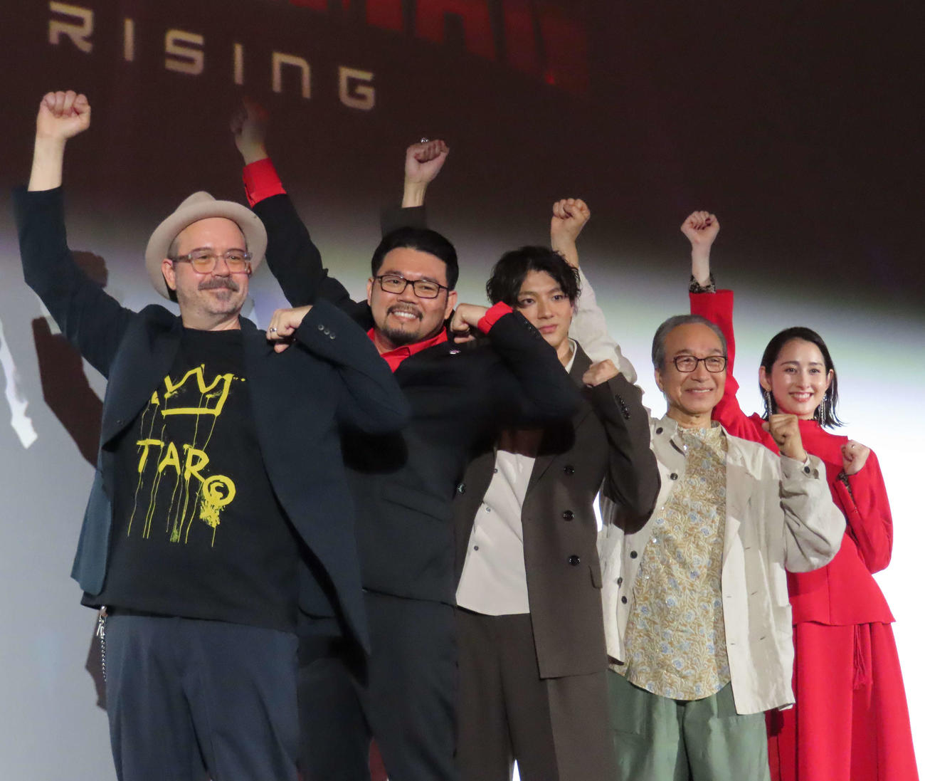 Netflix映画「Ultraman:Rising」配信開始記念舞台あいさつ。左からシャノン・ティンドル監督、ジョン・アオシマ共同監督、山田裕貴、小日向文世、早見あかり