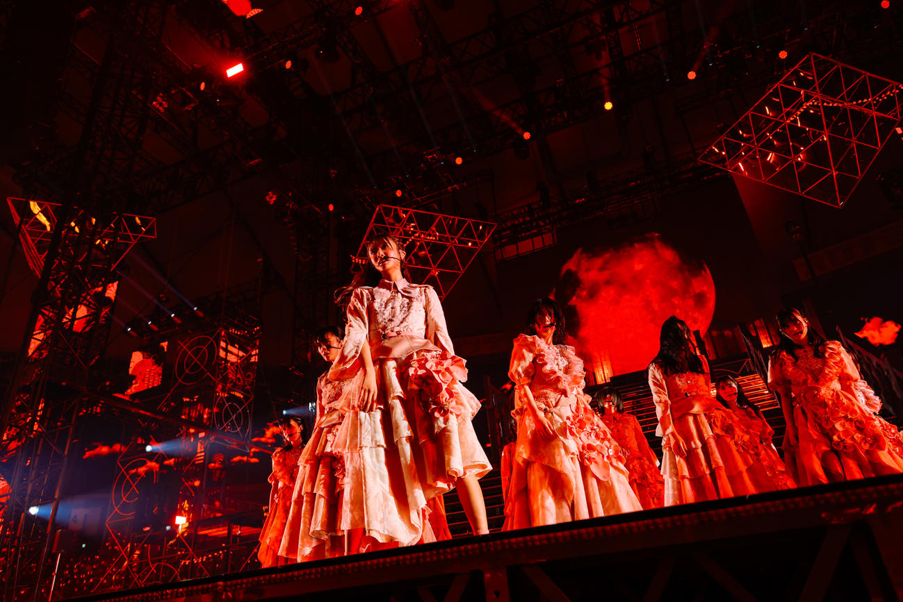 全国ツアーファイナルの東京ドーム公演でパフォーマンスする櫻坂46（撮影・上山陽介氏）