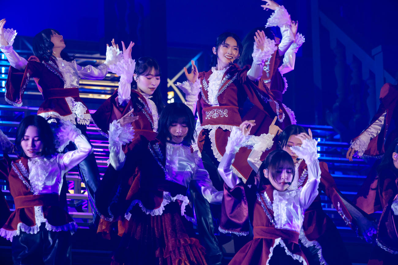 全国ツアーファイナルの東京ドーム公演でパフォーマンスする櫻坂46（撮影・上山陽介氏）