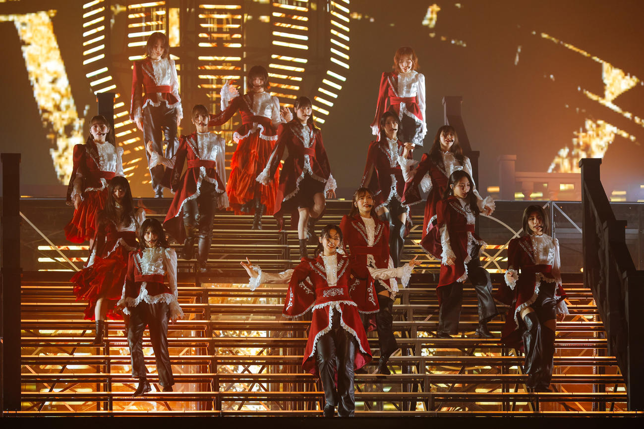 全国ツアーファイナルの東京ドーム公演でパフォーマンスする櫻坂46（撮影・上山陽介氏）