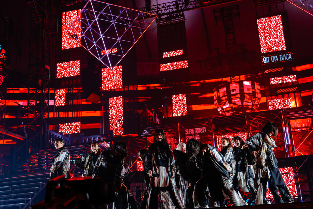 全国ツアーファイナルの東京ドーム公演でパフォーマンスする櫻坂46（撮影・上山陽介氏）