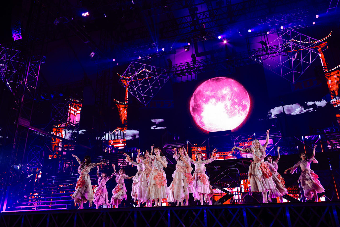 全国ツアーファイナルの東京ドーム公演でパフォーマンスする櫻坂46（撮影・上山陽介氏）