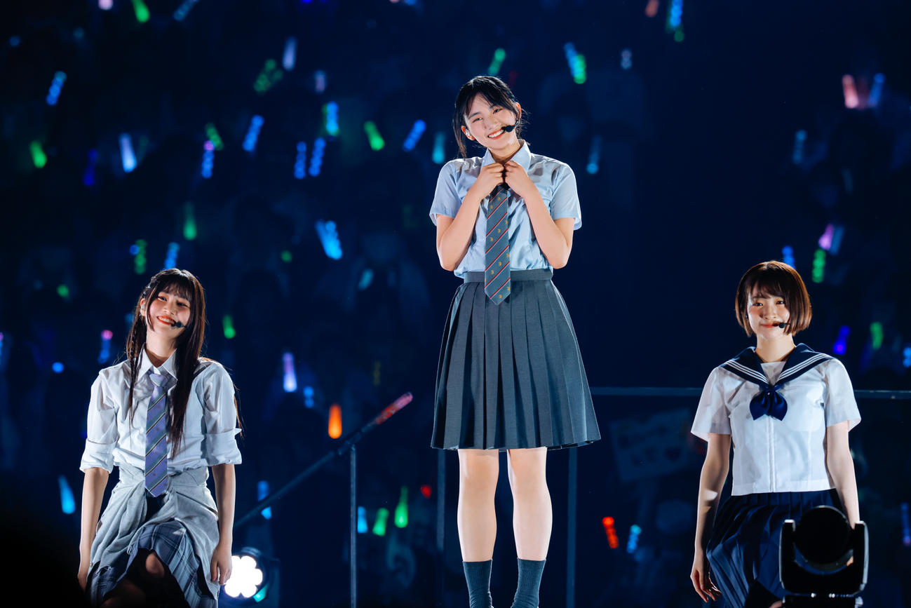 全国ツアーファイナルの東京ドーム公演を開催した櫻坂46。左から向井純葉、山■（■は崎の大が立の下の横棒なし）天、小島凪紗（撮影・上山陽介氏）