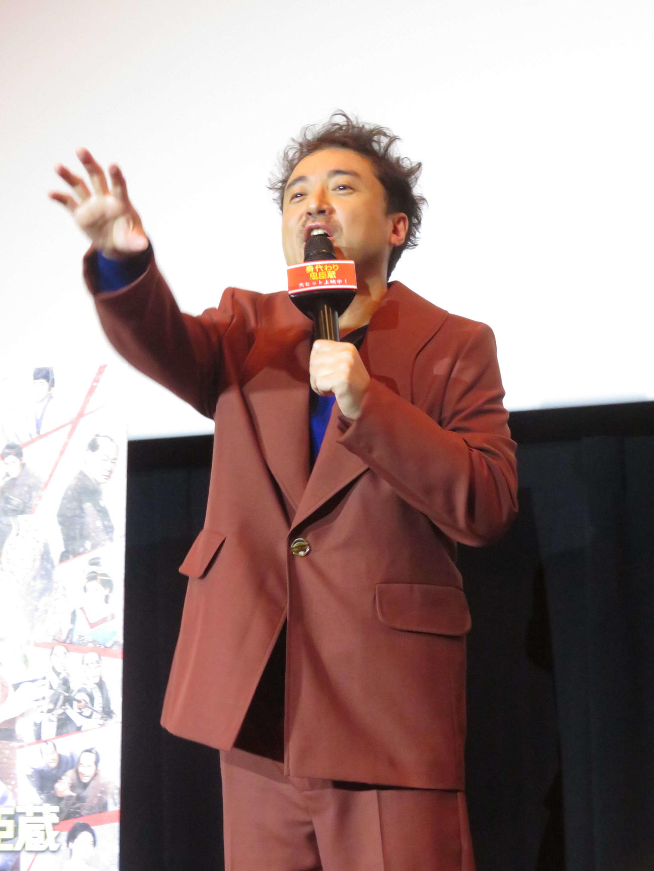 主演映画「身代わり忠臣蔵」公開御礼舞台あいさつで観客と語り合うムロツヨシ