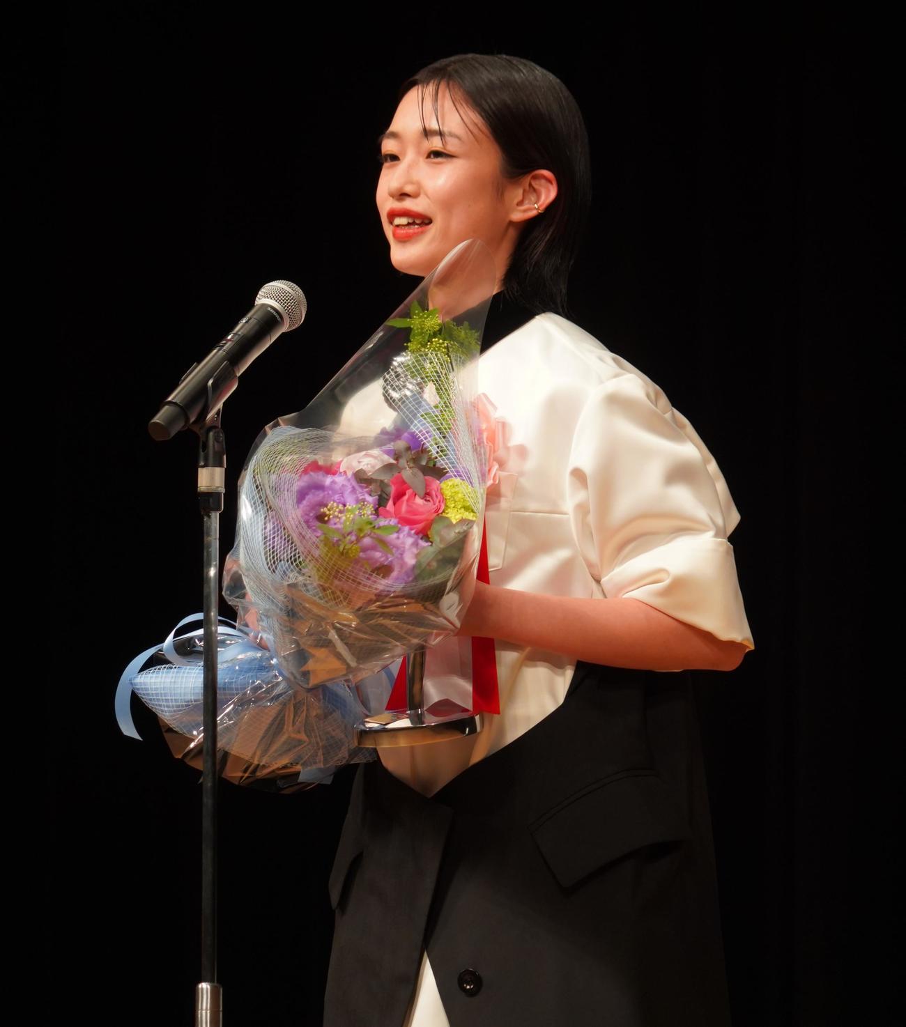 第44回ヨコハマ映画祭で助演女優賞を受賞した河合優実（2023年2月撮影）