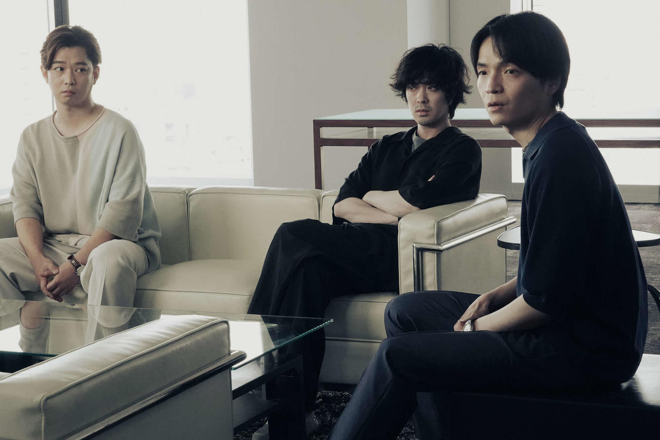 カンテレ・フジテレビ系「アンメット　ある脳外科医の日記」より千葉雄大、若葉竜也、岡山天音（C）カンテレ