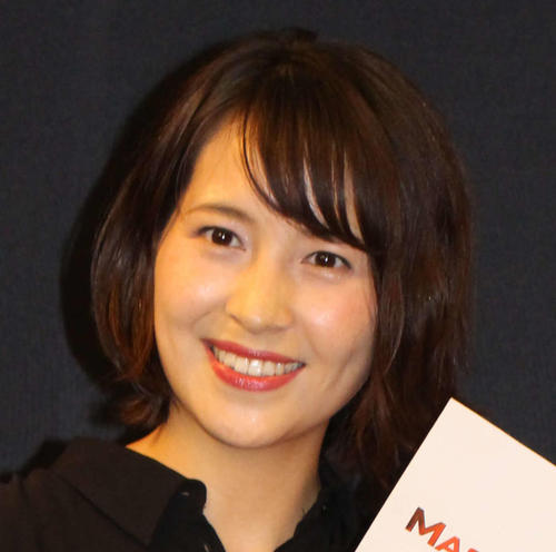 青木裕子、少女時代の写真公開　亡き父しのぶ「とても厳しい人でしたが、弱い人でもあった」