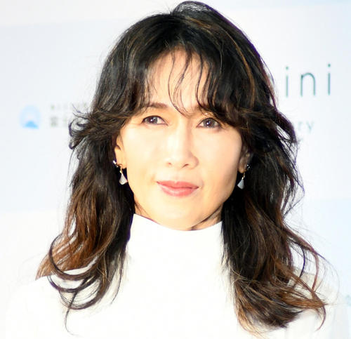 工藤静香、世界遺産薬師寺でコンサート開催　薬師寺を背に歌う姿が「幻想的な世界で凄く美しい」