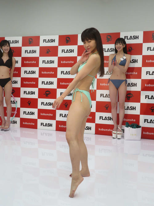 日舞を見せた天野まり