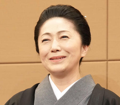 66歳歌手「ヒットしたら辞めてやると思っていた」のに超代表曲に恵まれ…紅白46回出場