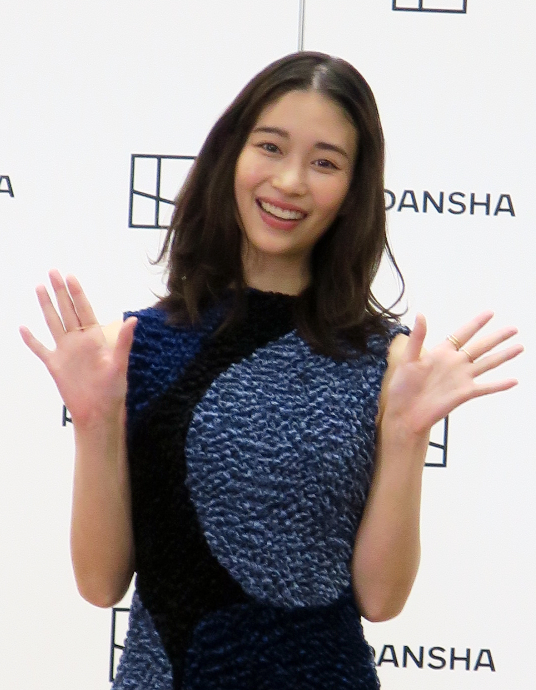 初エッセー「じんせいに諦めがつかない」（講談社）の発売記念会見を行った森川葵