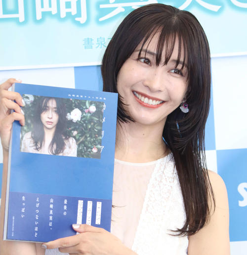38歳元グラドル、ノースリーブ姿で“美”二の腕“ポロリ”に「眼福」「夏だね」の声