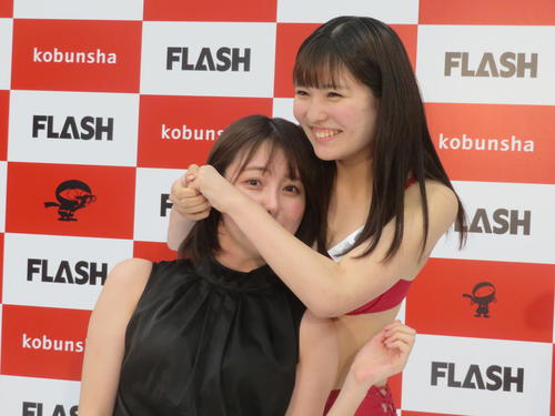 「ミスフラッシュ」セミファイナリスト披露　プロレスファンの橘美羽、橘舞にフェースロック！