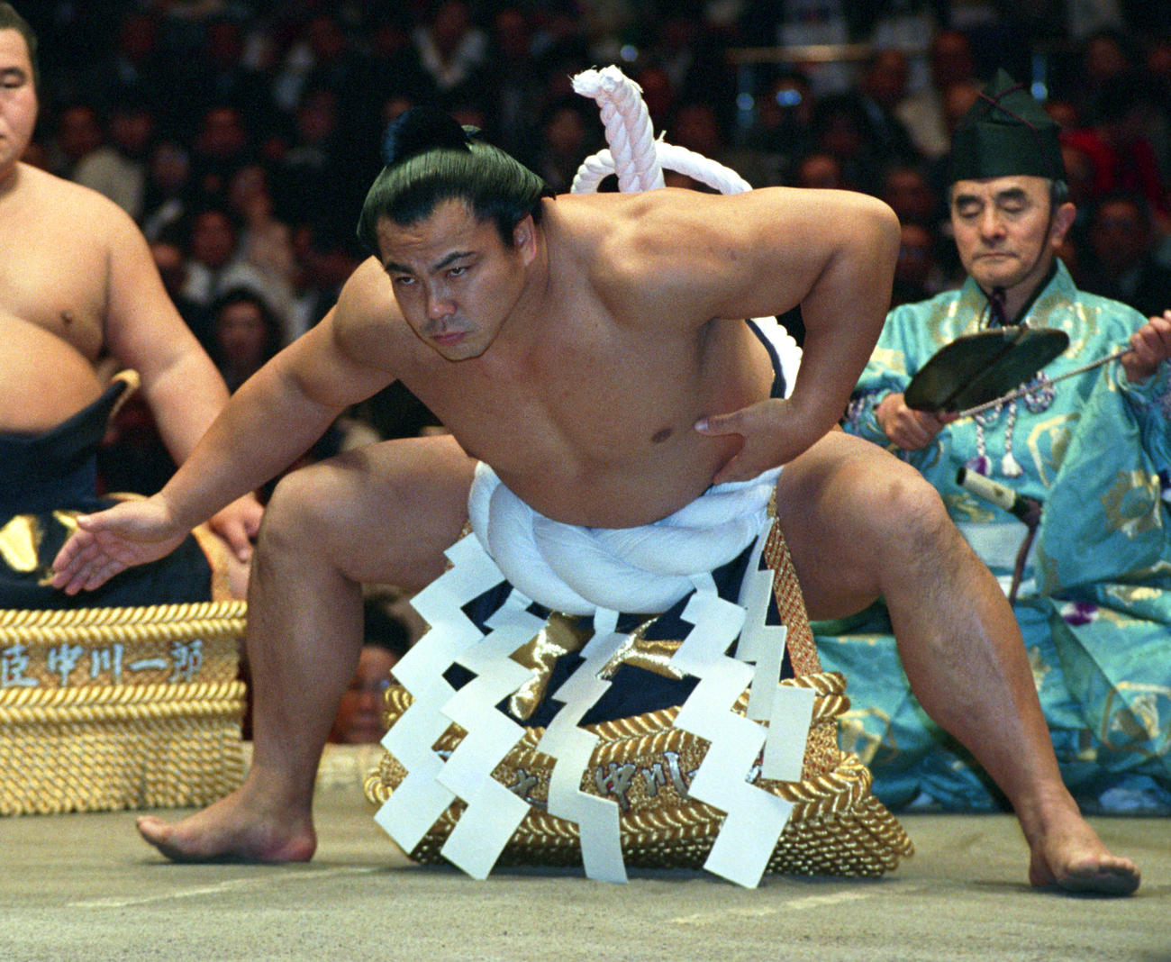 第58代横綱千代の富士はウルフと呼ばれた鋭い眼差しで力強い横綱土俵入り（1989年1月18日撮影）