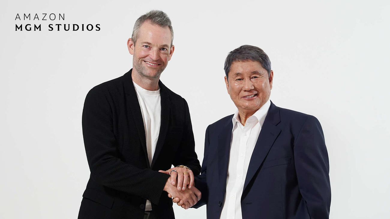 Amazon MGMスタジオ　インターナショナル・オリジナル責任者のジェームズ・ファレル氏（左）と北野武監督