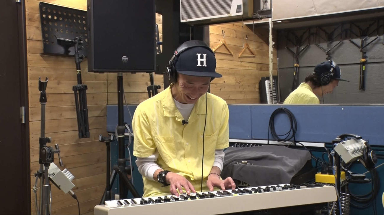 レコーディングする「アイボリーズ」のGAG・SJ（C）テレ玉