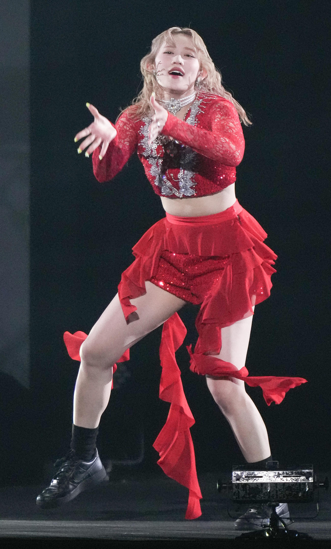 ソロでダンスパフォーマンスするアンジュルムの佐々木莉佳子（撮影・鈴木みどり）