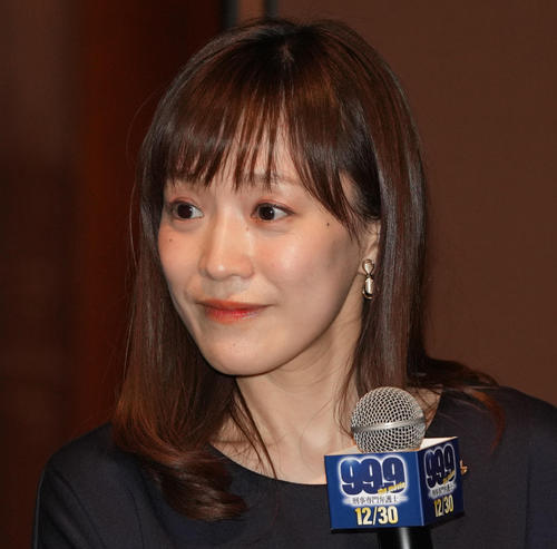 TBS江藤愛アナ、櫻坂46まつりちゃんとツーショット「熱いパフォーマンスに心奪われます」