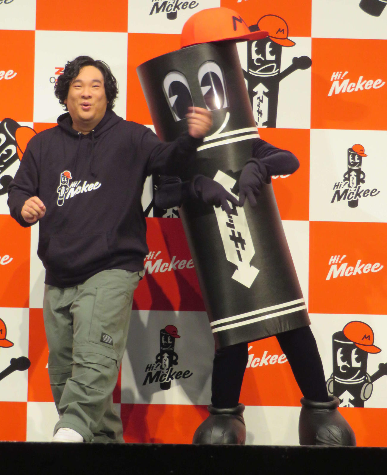 岡崎体育とゼブラの新キャラクター「Hi！　Mckee」