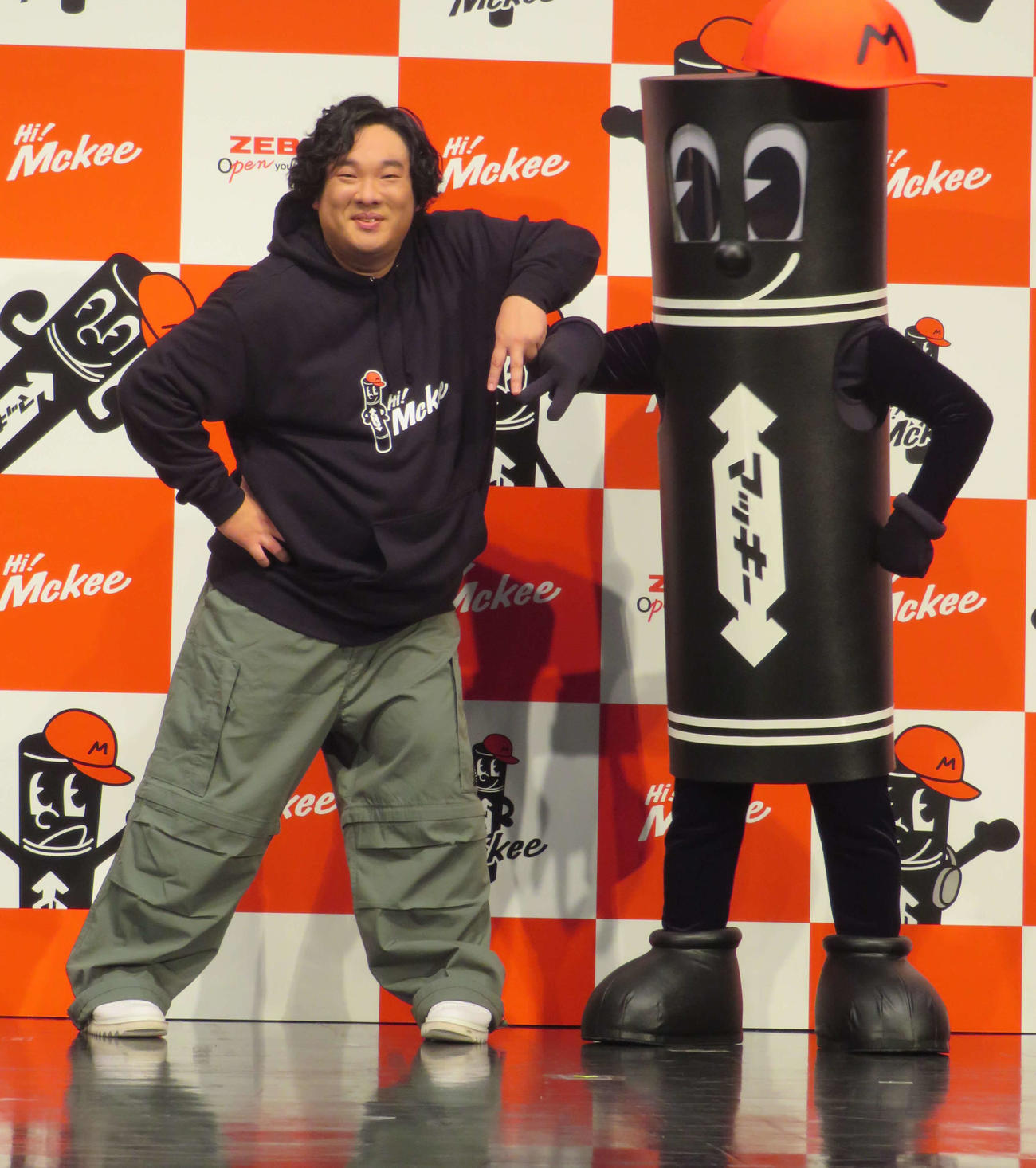岡崎体育とゼブラの新キャラクター「Hi！　Mckee」
