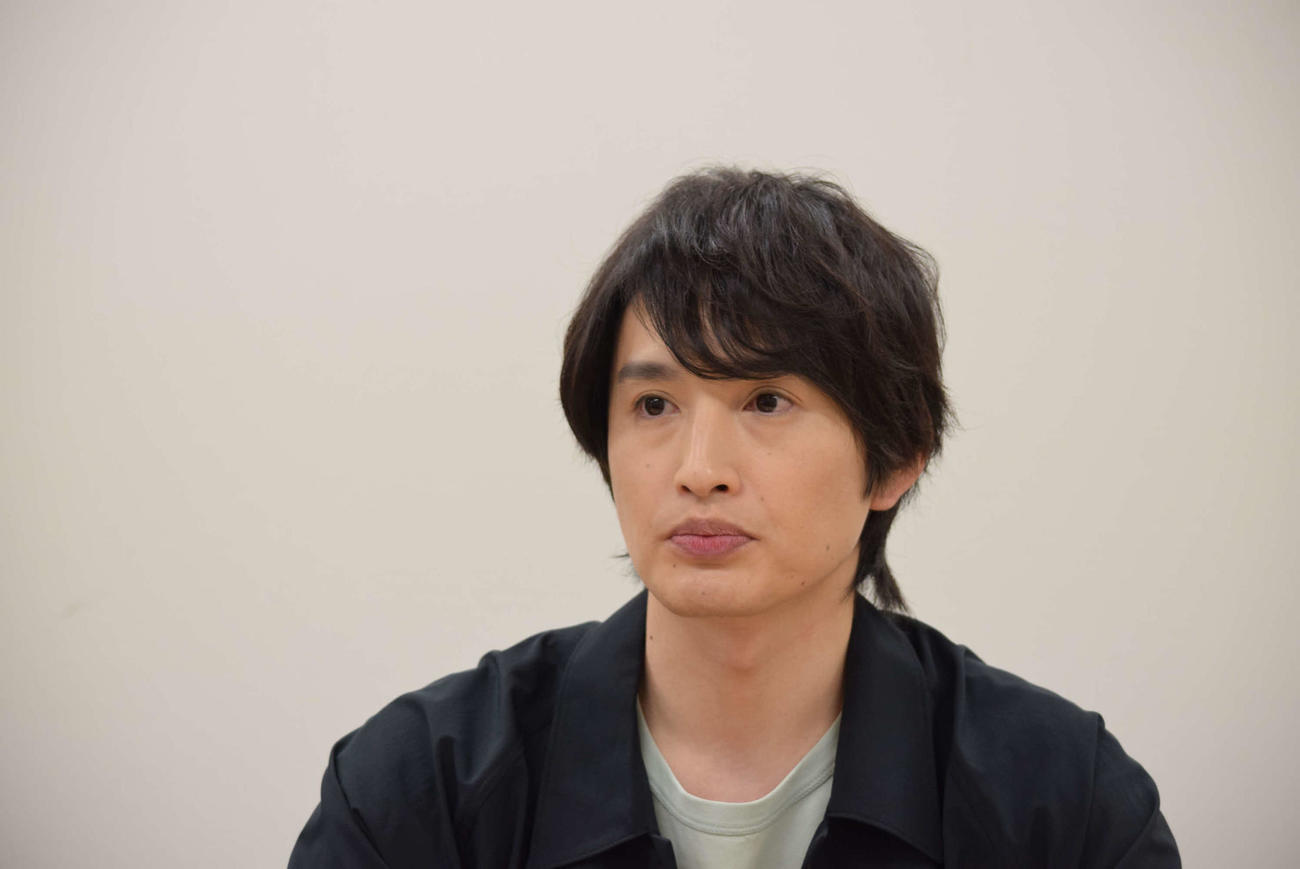 舞台「ブラック・コメディ」で主演を務める浜中文一（撮影・阪口孝志）