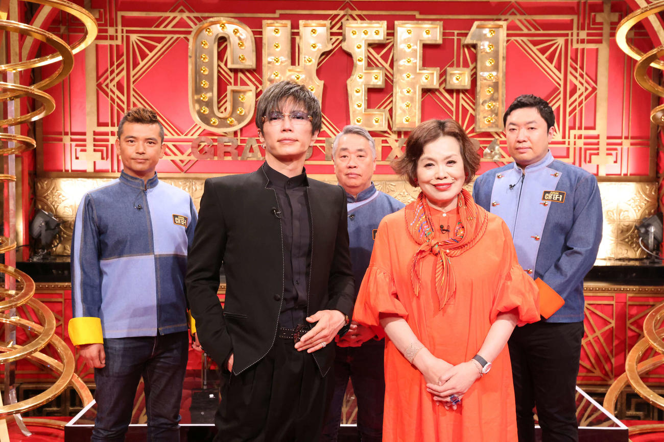 CHEF－1グランプリ2024出審査員を務める（前列左から）GACKT、上沼恵美子、（後列左から）中村栄利、神田裕行、関谷健一朗（C）CHEF－1グランプリ2024