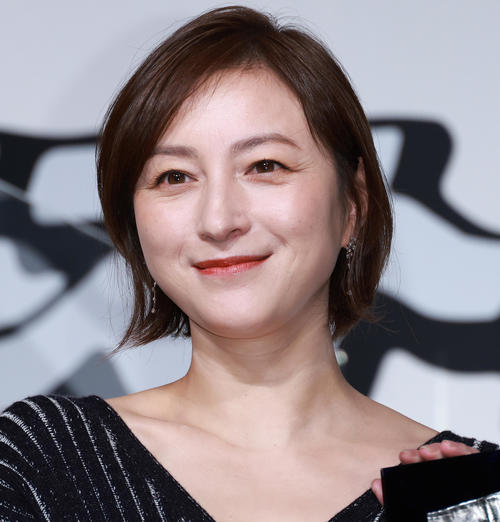 広末涼子、43歳の進化「そういえば髪切った」極上ショートヘア姿公開