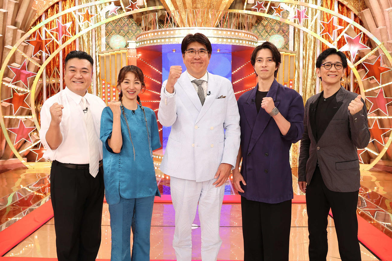 フジテレビ系「ザ・細かすぎて伝わらないモノマネ」に出演する左からアンタッチャブル山崎弘也、満島ひかり、石橋貴明、山下智久、柴田英嗣（C）フジテレビ