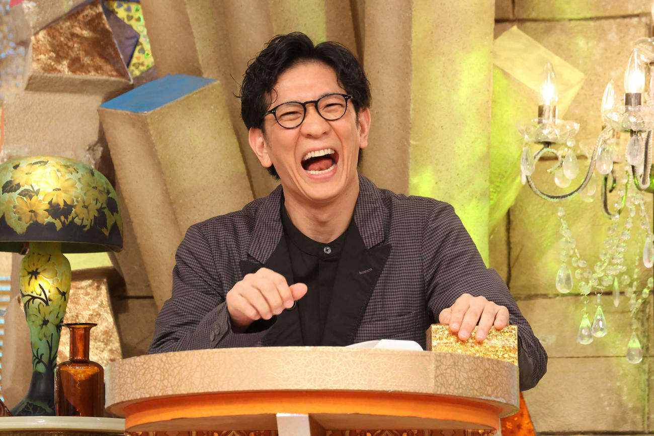 フジテレビ系「ザ・細かすぎて伝わらないモノマネ」に出演するアンタッチャブル柴田英嗣（C）フジテレビ