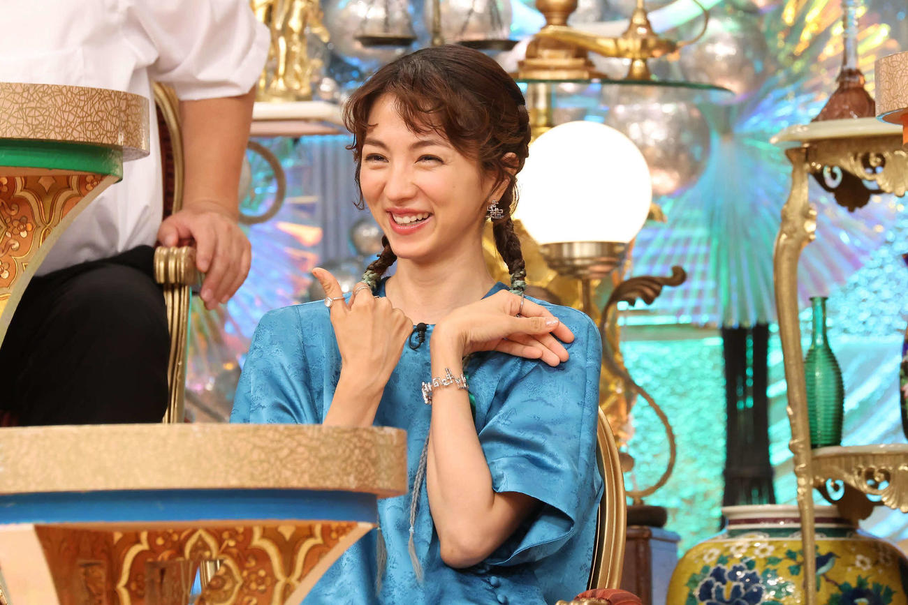 フジテレビ系「ザ・細かすぎて伝わらないモノマネ」に出演する満島ひかり（C）フジテレビ