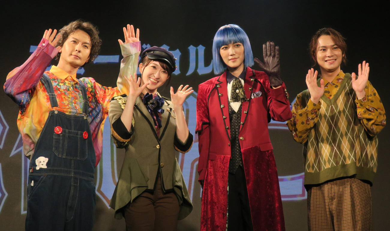 ミュージカル「七色いんこ」制作発表会で。左から、藤田玲、有沙瞳、七海ひろき、土屋直武