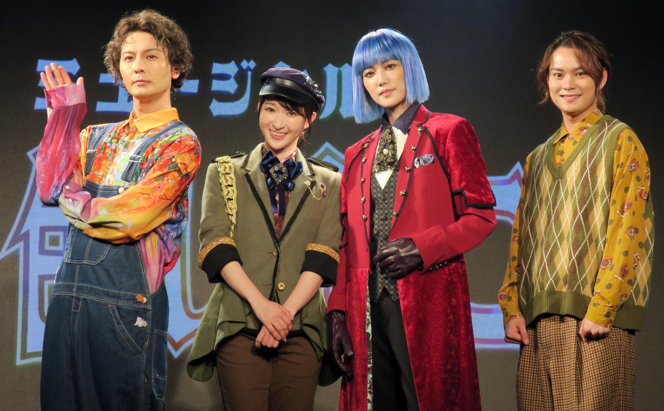 ミュージカル「七色いんこ」制作発表会で。左から、藤田玲、有沙瞳、七海ひろき、土屋直武