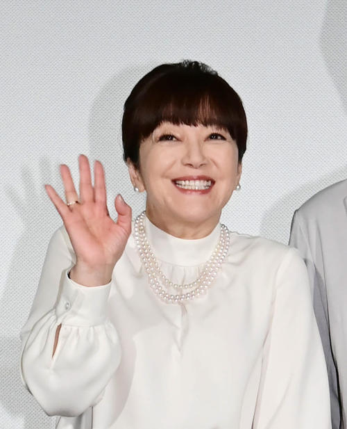 岩崎宏美、ASKAの娘・宮崎薫とのツーショット公開　「こんなに素敵なレディに…」