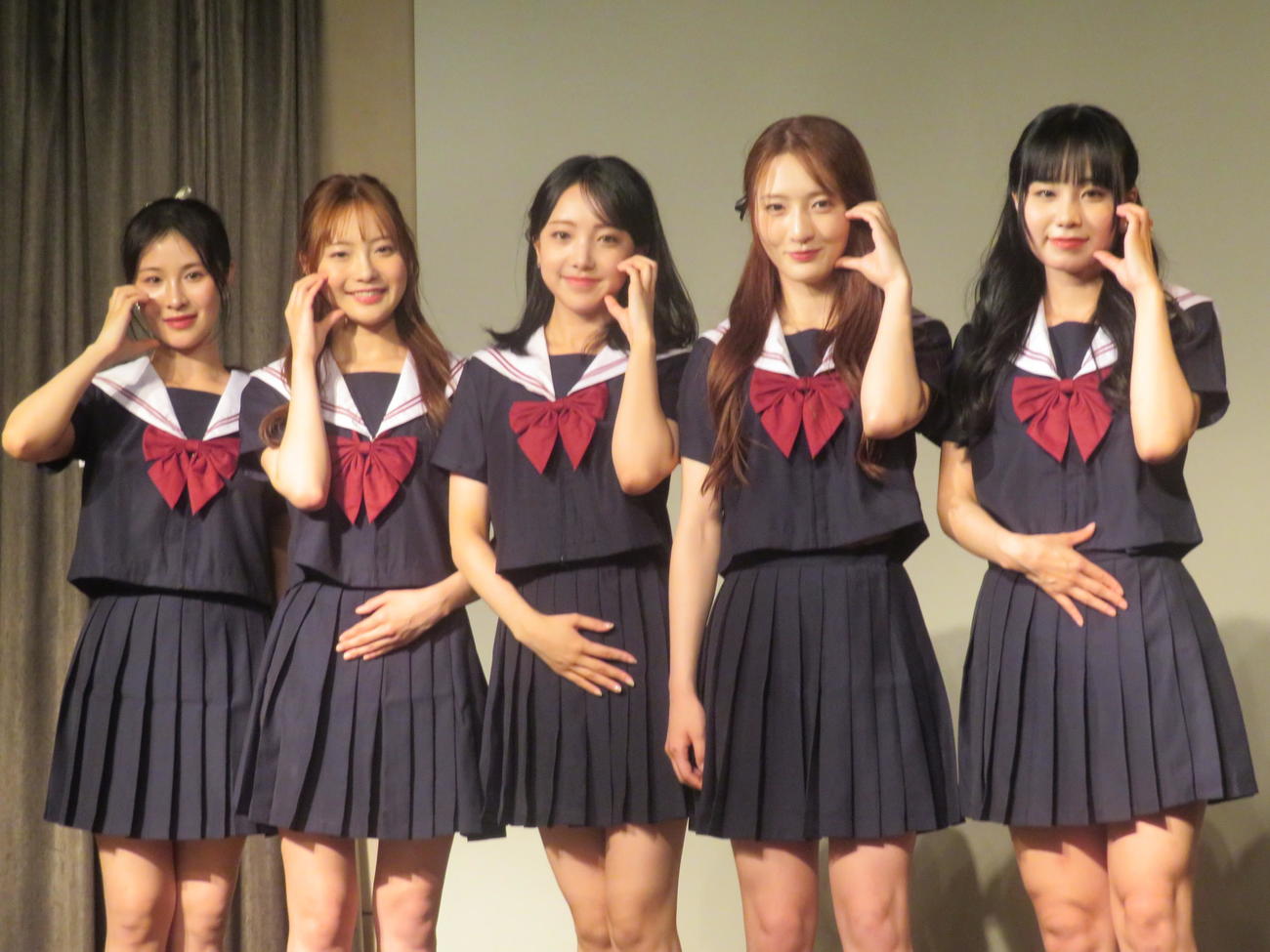 日本初お披露目ライブイベントに出席した「UNICODE」の、左からミオ、ハナ、エリン、スア、ユラ
