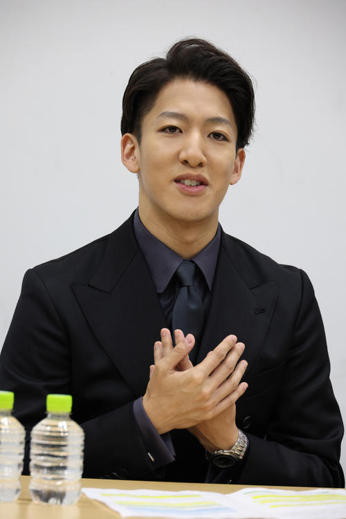 尾上右近「今回が一番気合入ってます！」女優寺島しのぶの長男尾上眞秀と共演