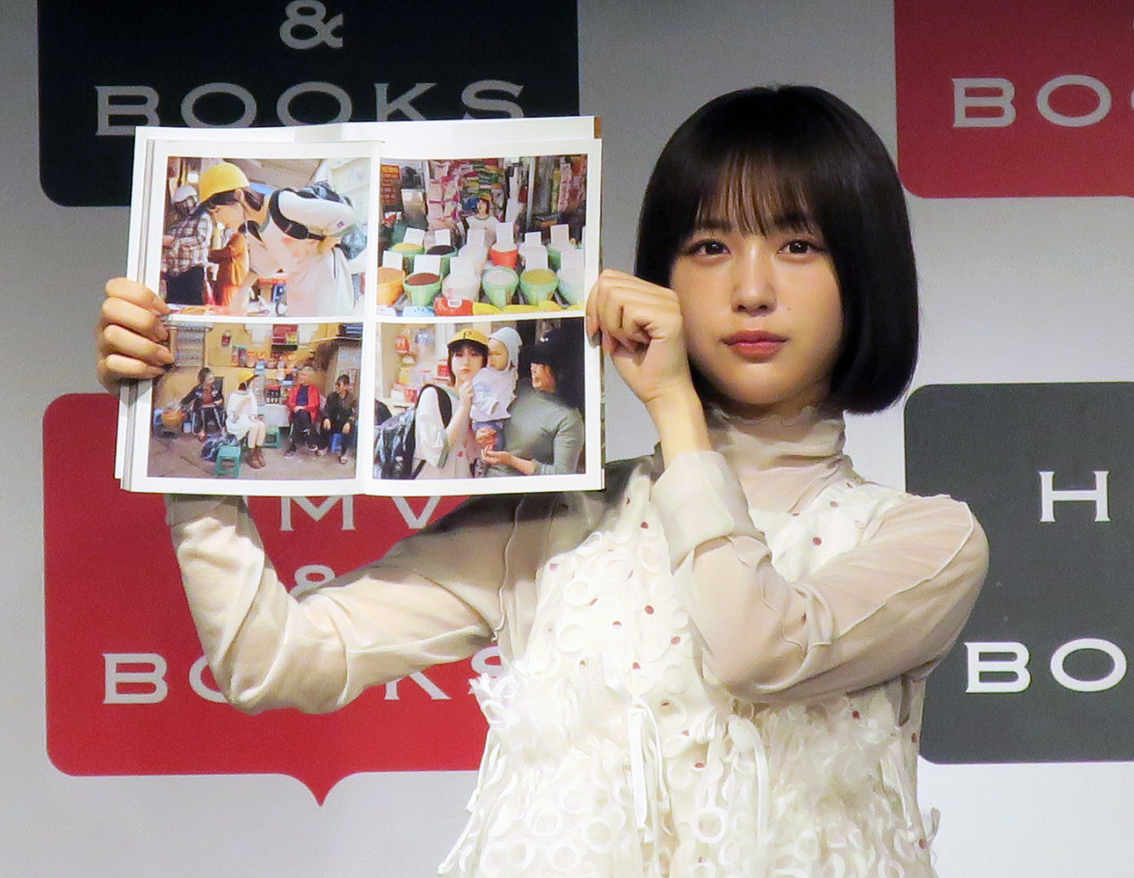 フォトブック「なえなのCONCEPT PHOTOBOOK SPOTLIGHT」の取材会を行ったなえなの