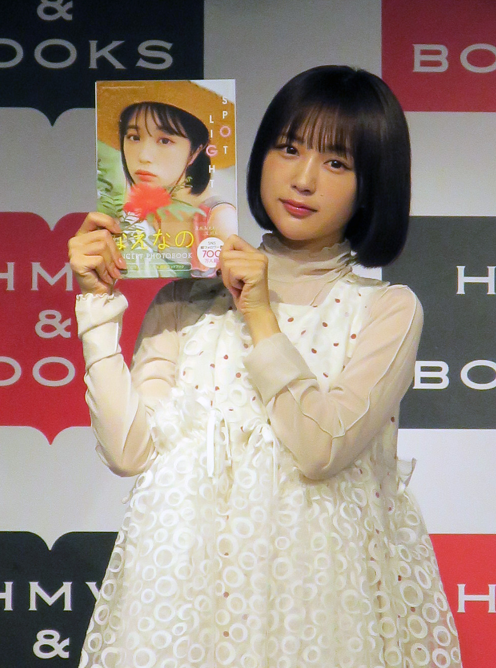 フォトブック「なえなのCONCEPT PHOTOBOOK SPOTLIGHT」の取材会を行ったなえなの