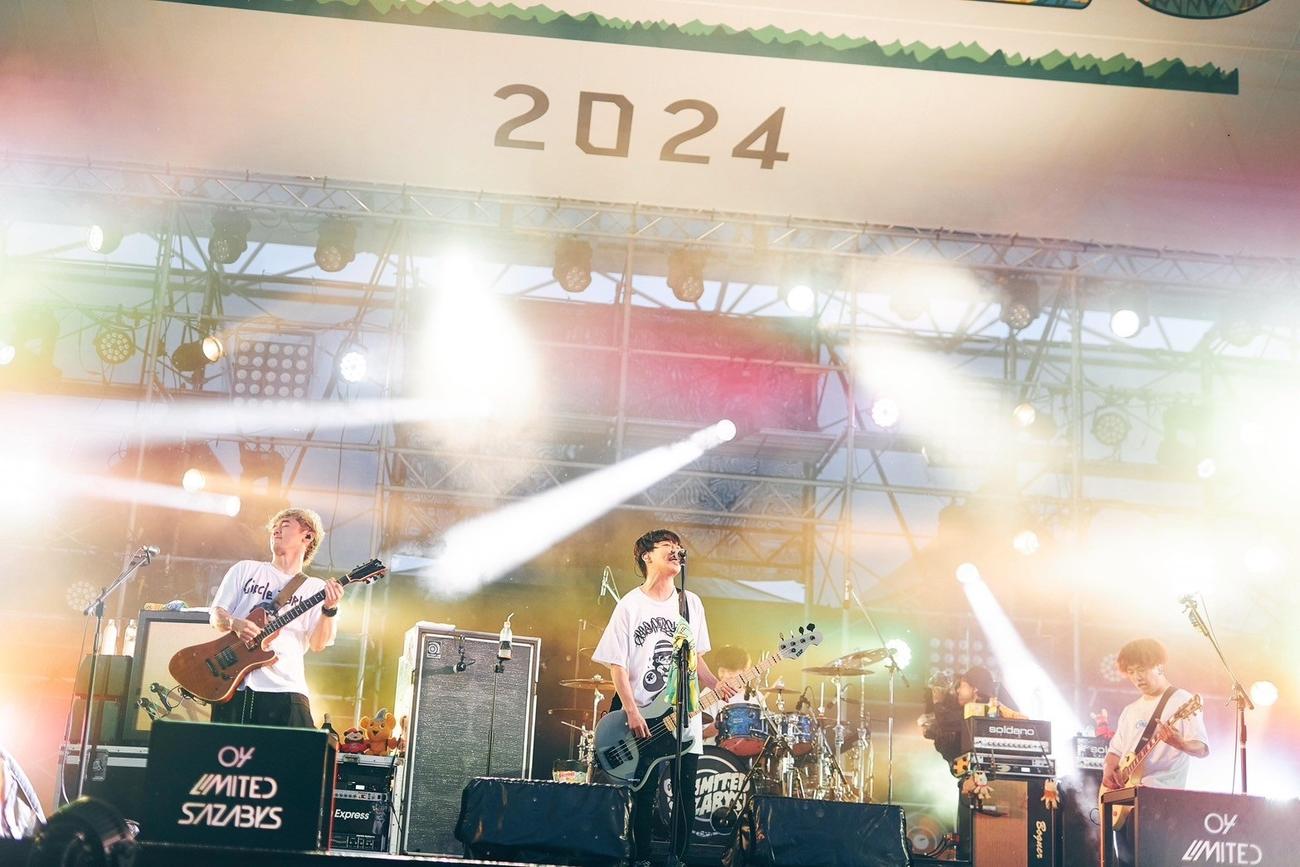 野外音楽フェス「YON FES 2024」でパフォーマンスをする04 Limited Sazabys（撮影・日吉”JP”純平）