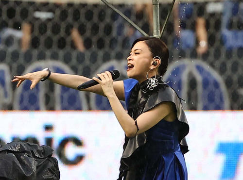 小柳ゆき、圧巻歌声でG大阪－神戸戦盛り上げる「スタジアムでゆきさんの歌が聴けて最高でした」