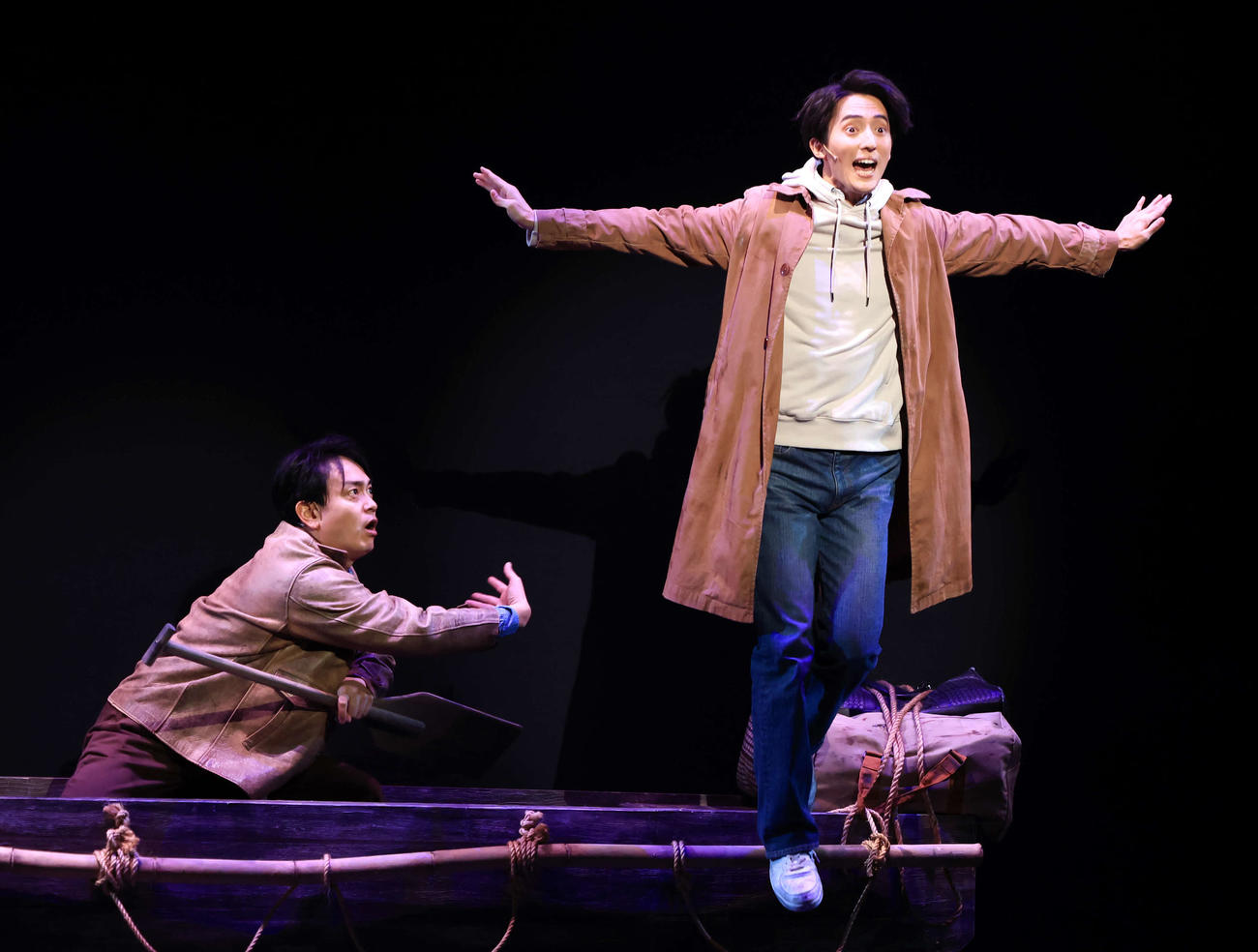 音楽劇「A BETTER TOMORROW－男たちの挽歌－」の公開ゲネプロで熱演する青柳翔（左）と川島如恵留（撮影・浅見桂子）