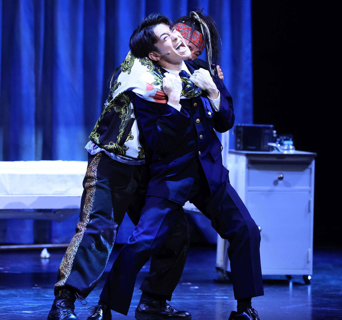 音楽劇「A BETTER TOMORROW－男たちの挽歌－」の公開ゲネプロで熱演する松倉海斗（右）（撮影・浅見桂子）