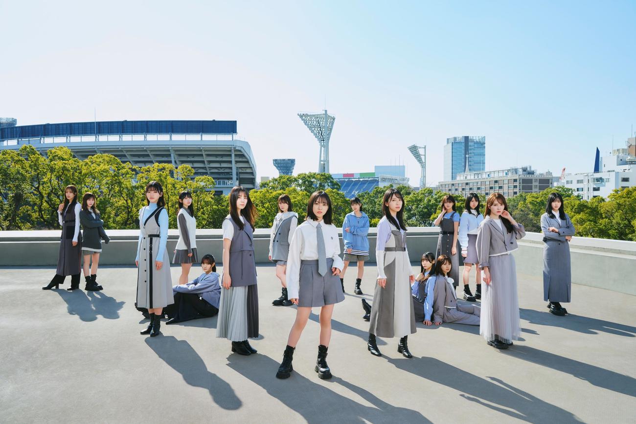 日向坂46の最新アーティスト写真。中央は正源司陽子