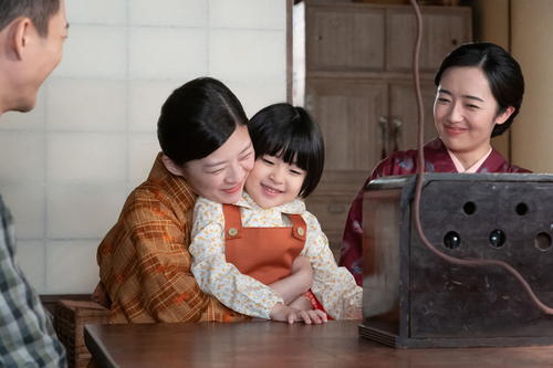 【27日の虎に翼】寅子と多岐川はラジオ番組に出演、家裁の存在が広く知られるようになる
