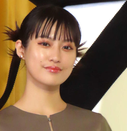 25歳女優、「ジョジョ」ポーズ再現に反響「身体能力高ッ！！！」「はちゃめちゃにすげえ」