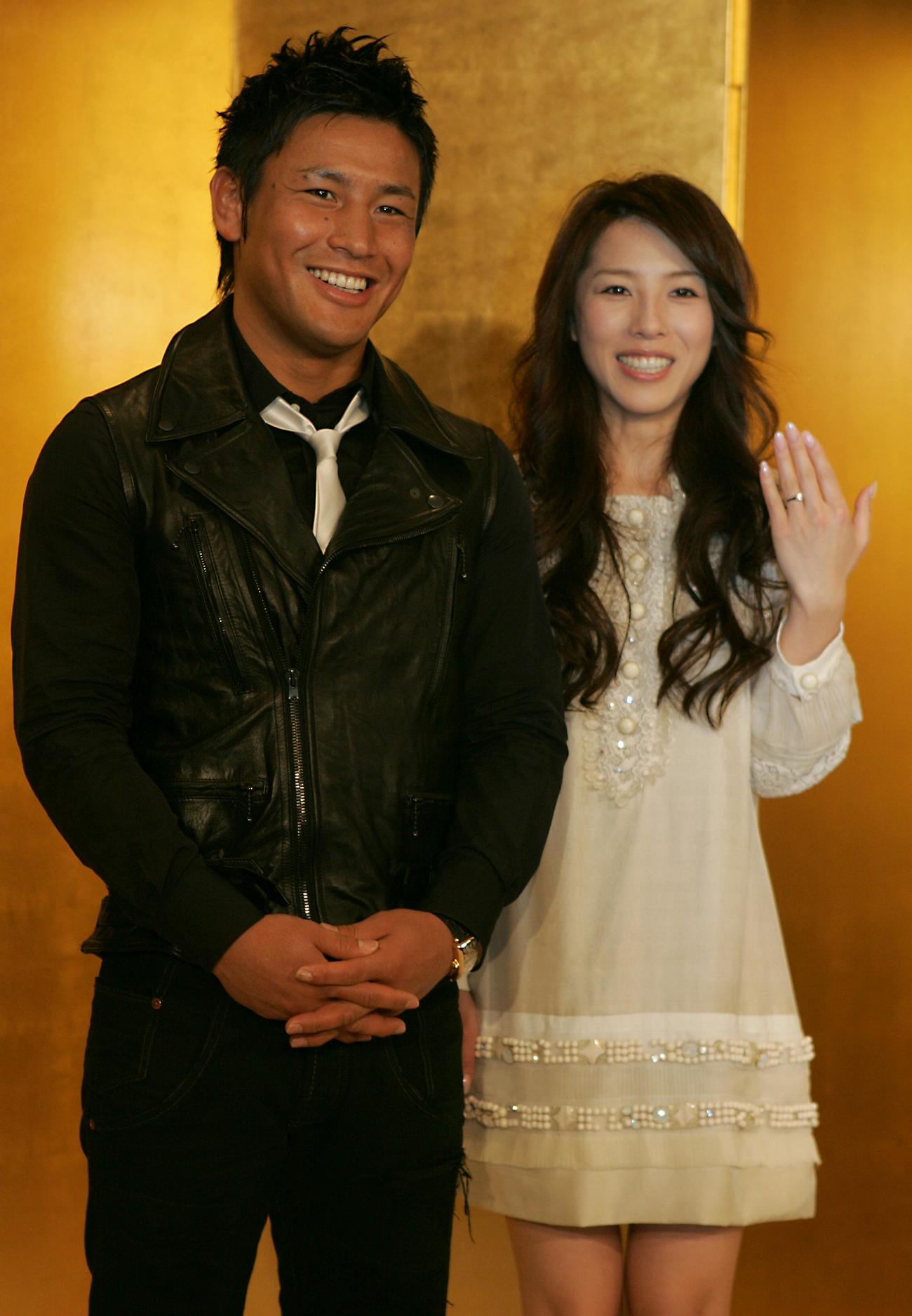 魔裟斗と矢沢心の結婚会見＝2007年2月13日撮影