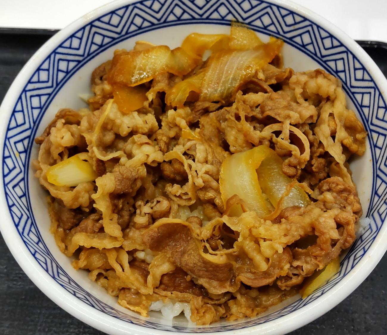 吉野家の牛丼並盛＝2022年5月18日
