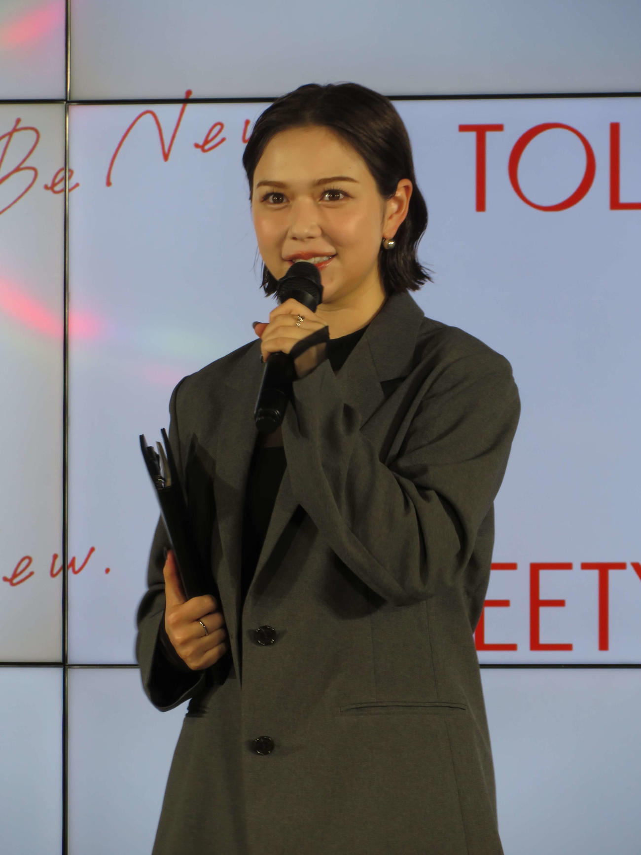 「TOLEETY」新ブランド発表会に出席し、自らMCも務めた村重杏奈