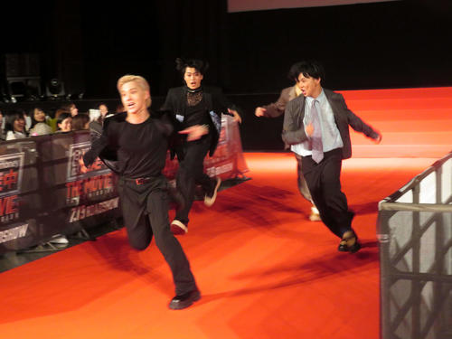 映画「逃走中」舞台あいさつにハンター登場　JO1川西拓実「楽しい」レッドカーペット爆走