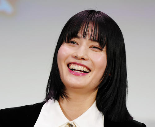 橋本愛、ロリータファッションのオフショット公開しファン歓喜「眼福すぎます」「神秘的すぎる」